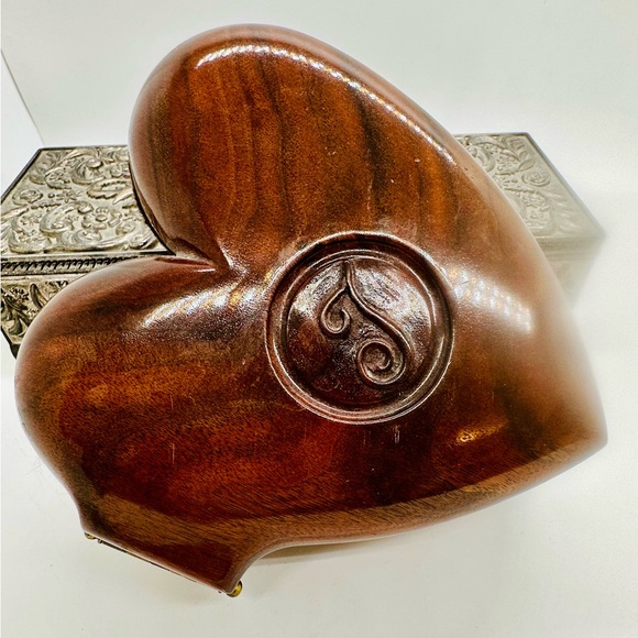 Vintage Wood Heart Box Initial T - Picture 9 of 17